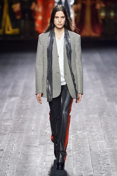Look 37